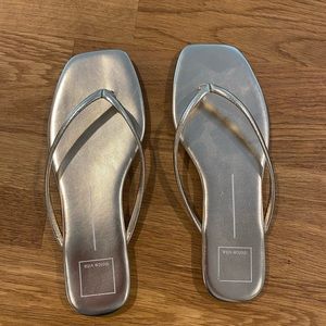 Dolce Vita flip flops size 7